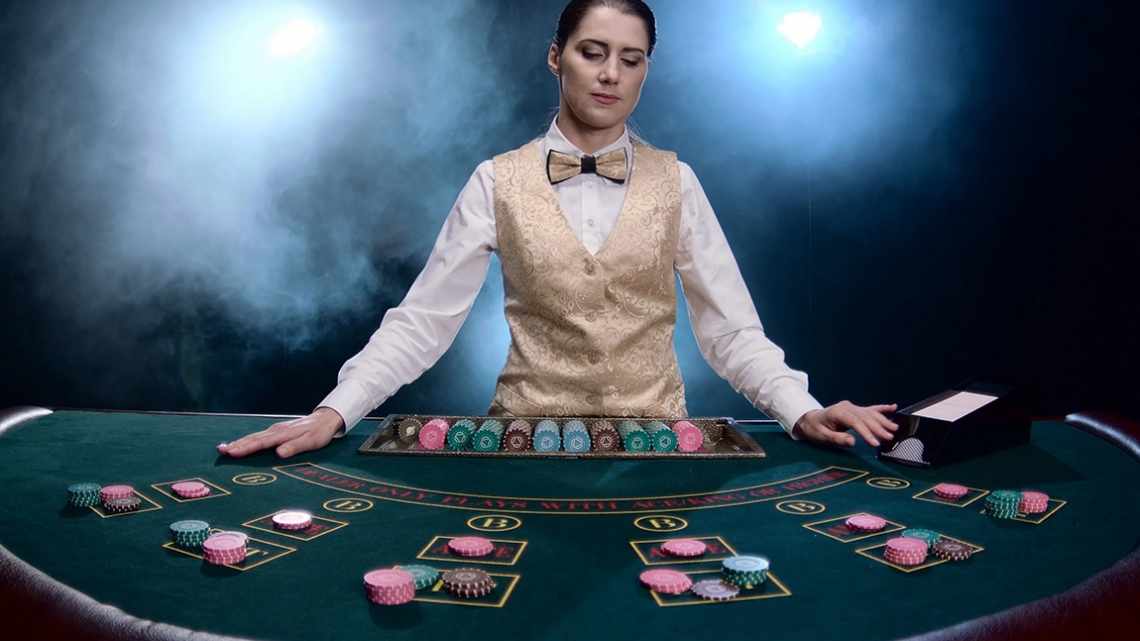 Как выбрать лучшие покерные столы для игровых заведений