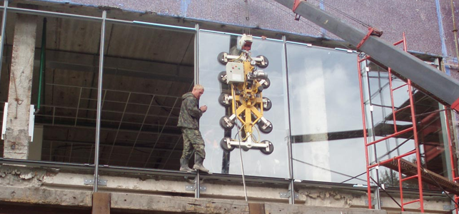 Склопакет потемнів, з’явилися тріщини або постійно щось запотіває?